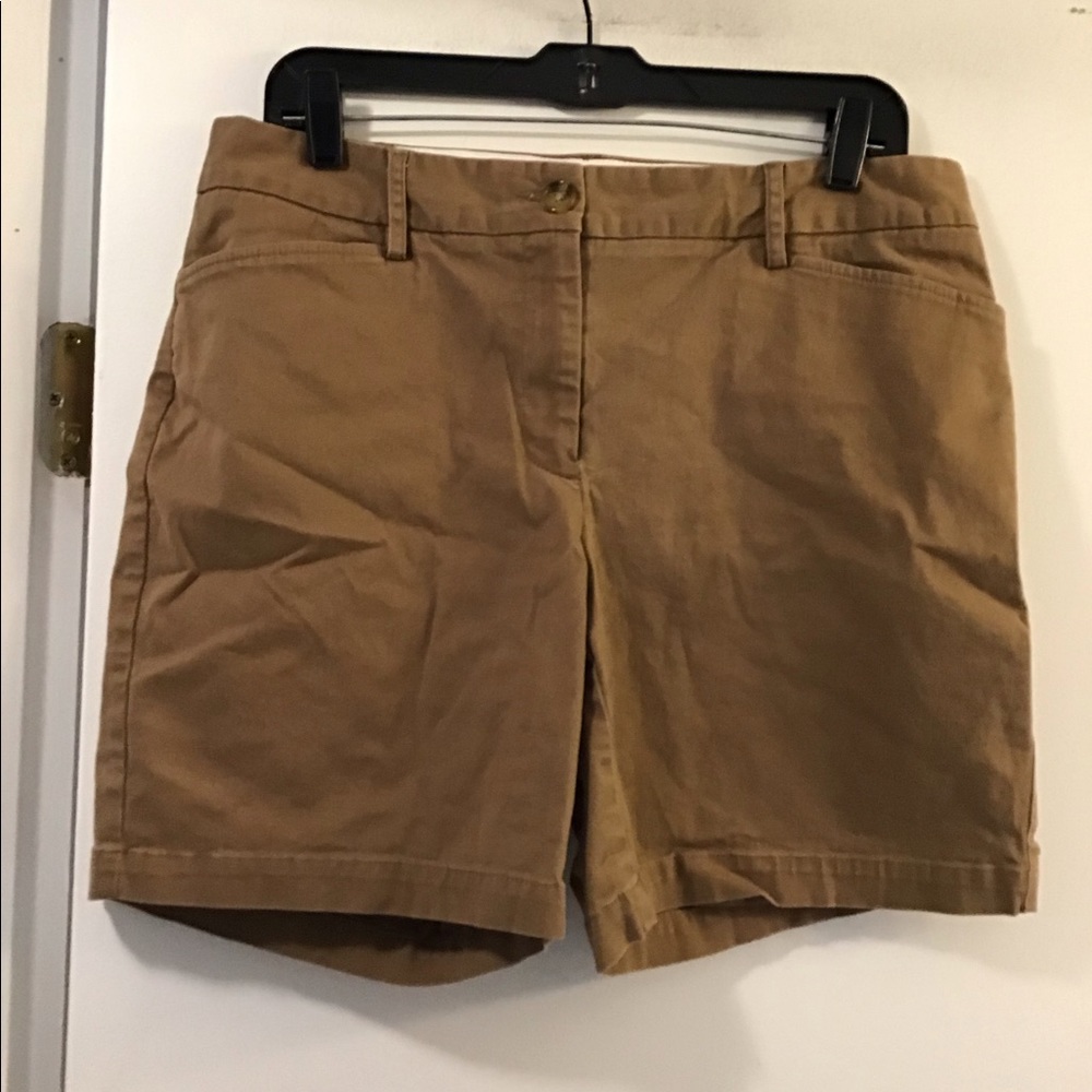 Lands End mid rise shorts size 10 🍎